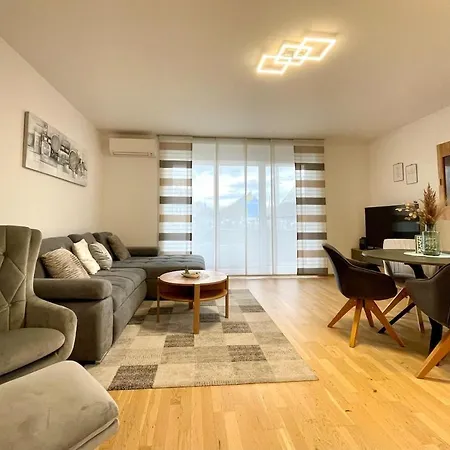 Modernes Cityapartment Mit Murblick Грац