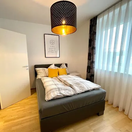 Modernes Cityapartment Mit Murblick Грац